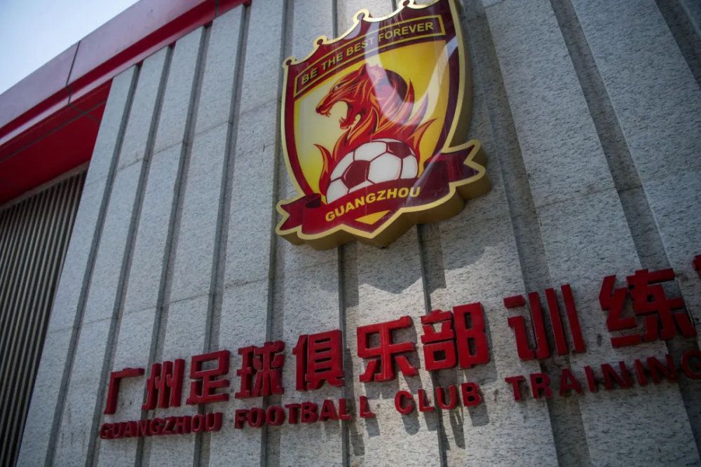 此次IP沙龙上，阅文集团还首次带来了最新的自制影视IP《你是我的景色年华》，该作出自云起书院现言大神绛美人，讲述了新锐玉雕师郁景融从千金小姐变成了落水凤凰，利用三年的时间韬光养晦，涅槃重生的故事